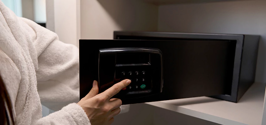 Safe Unlocking Service Company in Farmersville, California