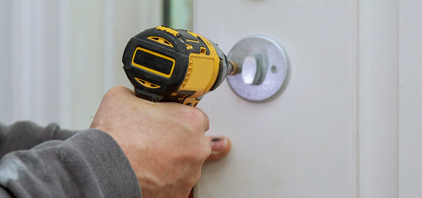 Street Locksmith For Smart Lock Repair in Farmersville, CA