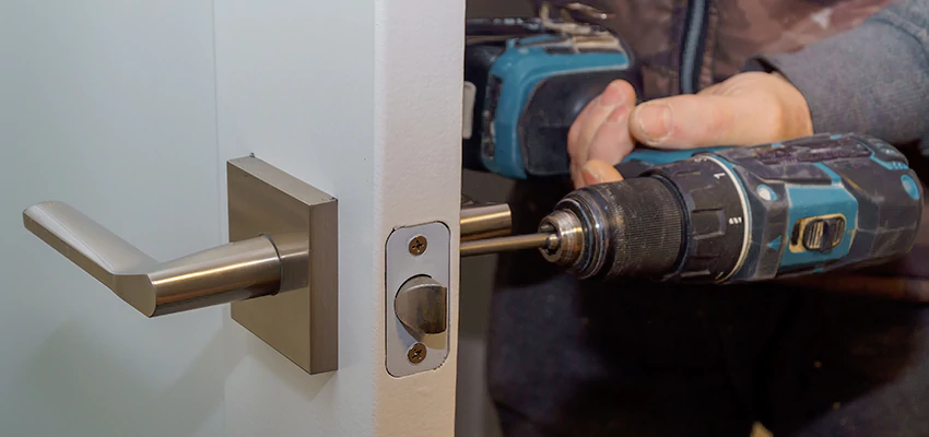 Broken Door Handle Lock Repair in Farmersville, California